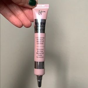 It Bye Bye Under eye illumination